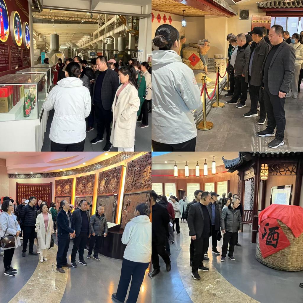 計(jì)算機(jī)學(xué)院師生赴西鳳酒業(yè)集團(tuán)參觀交流，探索傳統(tǒng)產(chǎn)業(yè)與網(wǎng)絡(luò)科技融合新路徑